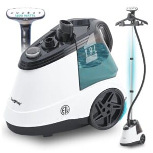 Vaporizador de prendas comercial de tamaño completo, resistente y de pie, True Tidy, con tanque de agua extra grande de 2,9 L (98 oz) para 90 minutos de tiempo de vapor, 1800 vatios de vapor potente, 3 configuraciones, color blanco | Tuloimportas.com